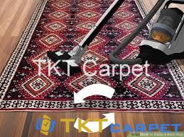 Bước 2: hút bụi sạch vết sơn khô trên thảm
