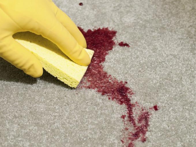 loại bỏ vết máu trên thảm