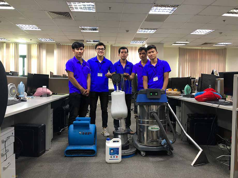 Đội giặt thảm tại của TKT Carpet
