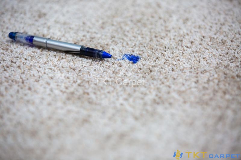 Làm thế nào để loại bỏ vết mực trên thảm