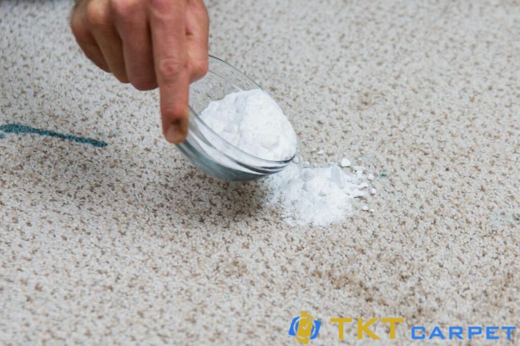 Hình ảnh rắc baking soda trên thảm