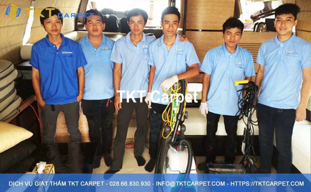 Hình ảnh đội ngũ giặt thảm của TKT Carpet