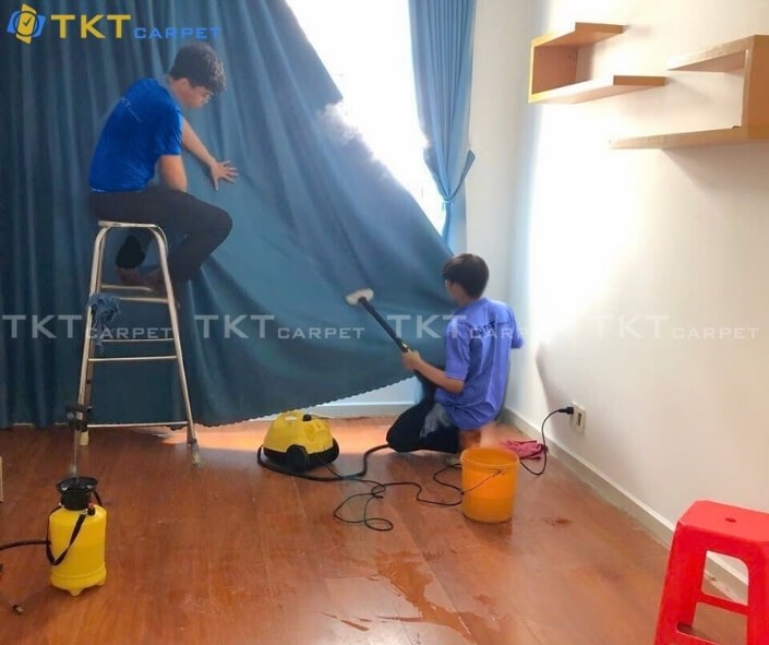 giặt rèm chung cư bằng hơi nước